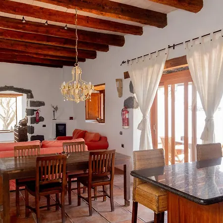 Casa Tomarén San Bartolomé