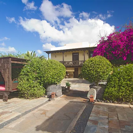Casa Tomarén San Bartolomé